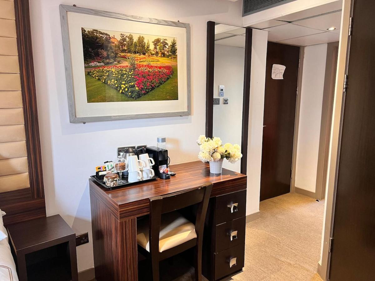 En-suite Twin For 4, 203 Appartamento