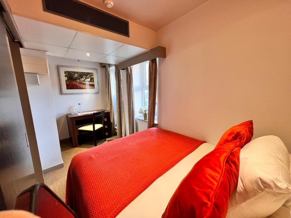 En-suite Twin For 4, 203 Londra